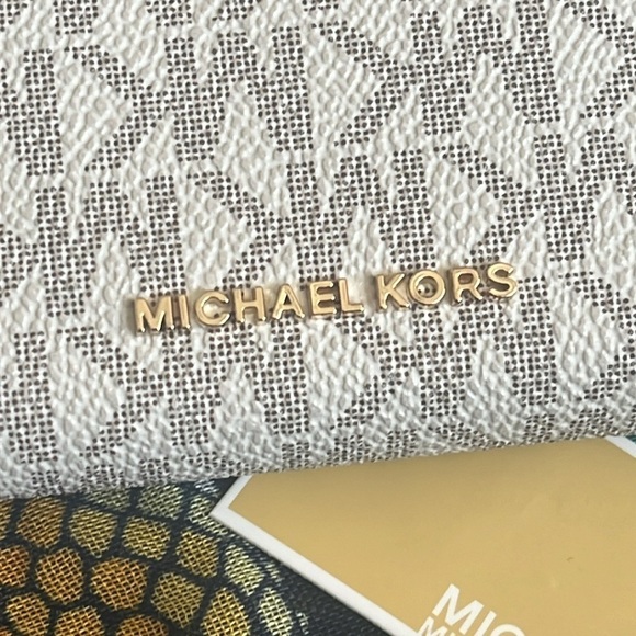 Brand New Michael Kors Vanilla Acorn Small Tab Card Case Holder Snap Close - Picture 5 of 15